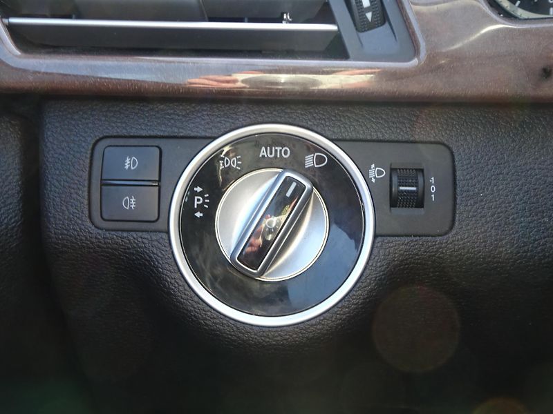 Mercedes-Benz Třídy E 220 CDI 125kW ELEGANCE - fotka 17 z 25