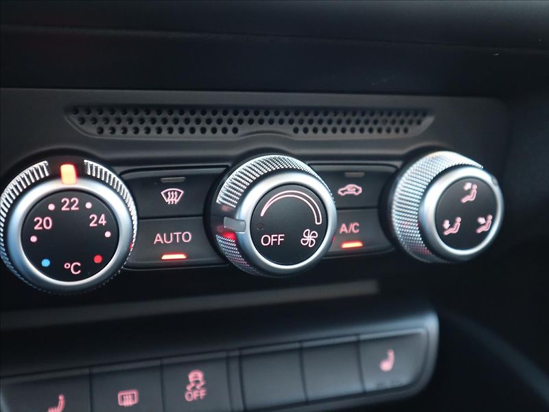 Audi A1 1,2 TSi MMI Výhřivané sedadla - fotka 20 z 26