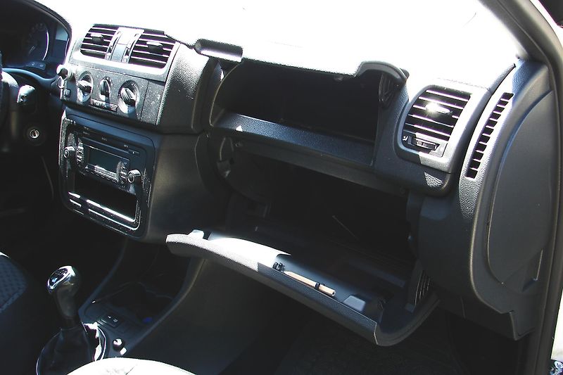 Škoda Fabia 1.6 TDi + KOLA, KLIMA,STK,ČR   - fotka 12 z 35