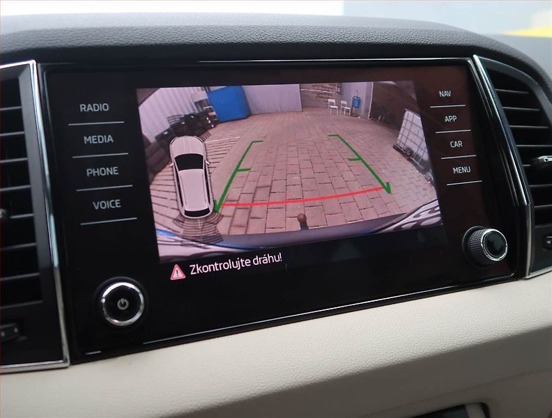 Škoda Karoq (2017) Style Plus 1.6 TDI, Serv.kniha - fotka 11 z 18