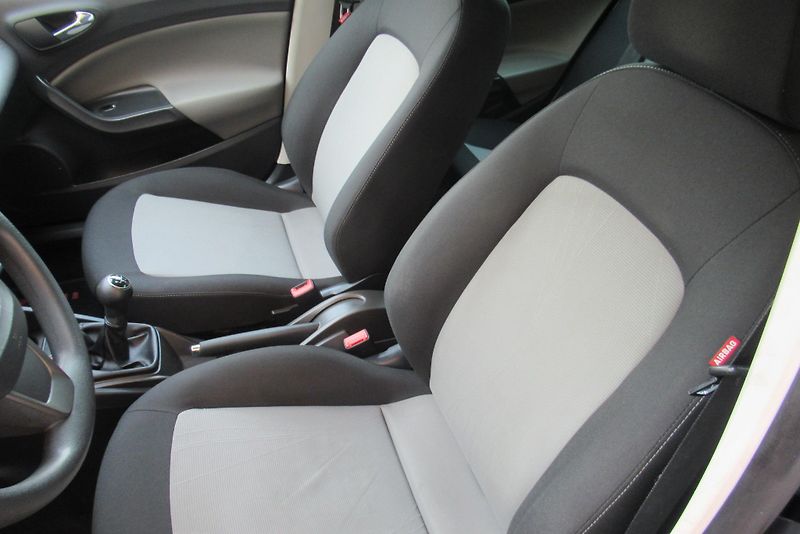 Seat Ibiza 1.2i  AUT. KLIMA TAŽNÉ - fotka 15 z 21