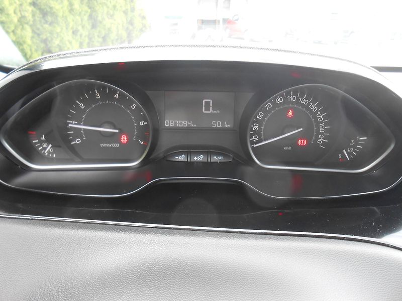 Peugeot 208 NAVIGACE,CHROM,LED!! - fotka 35 z 42