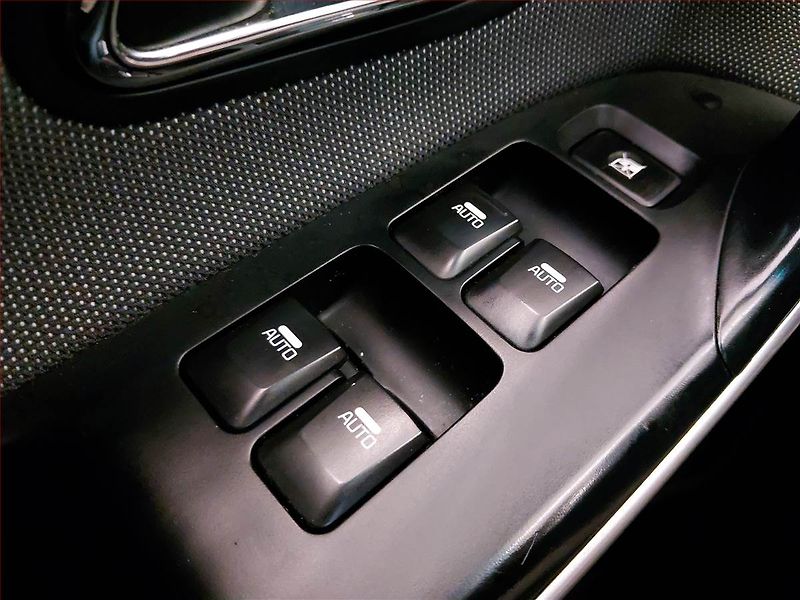 Kia Ceed (2012) 1.6 GDI, Navi, Xenony - fotka 15 z 17