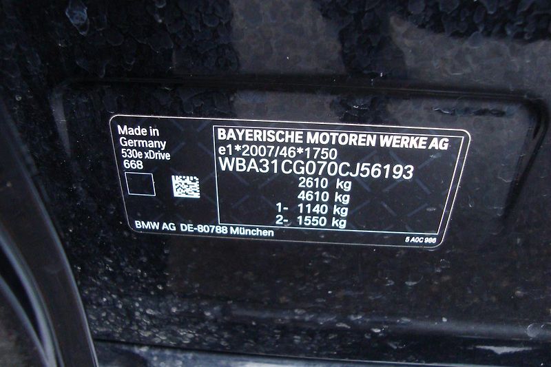 BMW Řada 5 (2021) 530e Xdrive, ČR, 1.Maj.S.Kn. - fotka 28 z 65