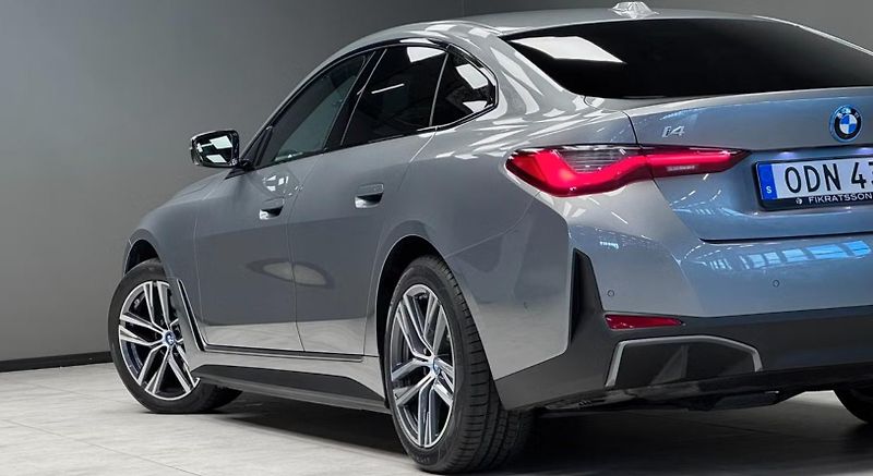 BMW i4 eDrive40 GC SoH 95% Bílý in. - fotka 18 z 23