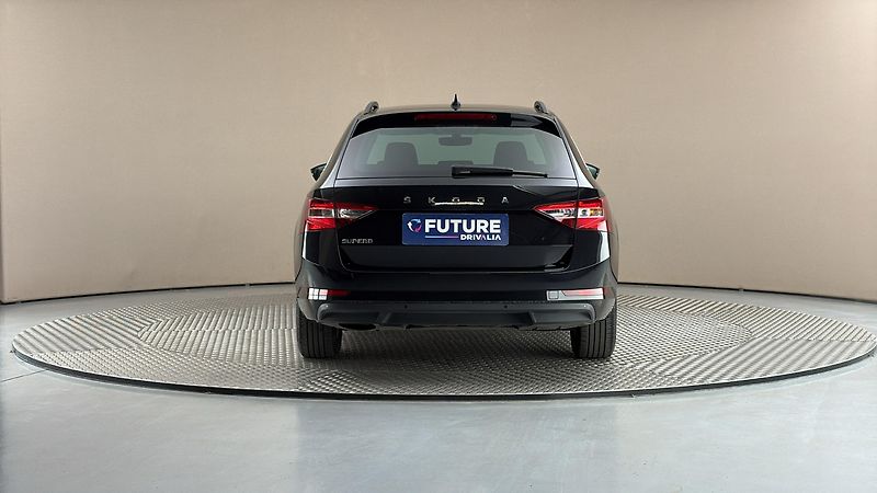 Škoda Superb 2.0 TDI Ambition Combi - fotka 5 z 24