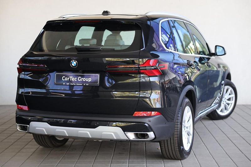 BMW X5 xDrive30d - fotka 3 z 18