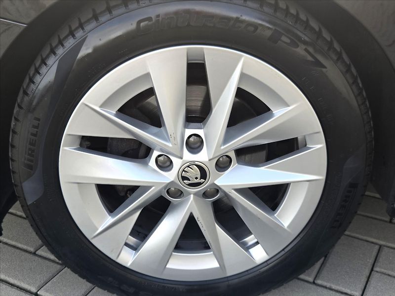 Škoda Octavia 2,0 TDi DSG Style First Editio - fotka 24 z 26