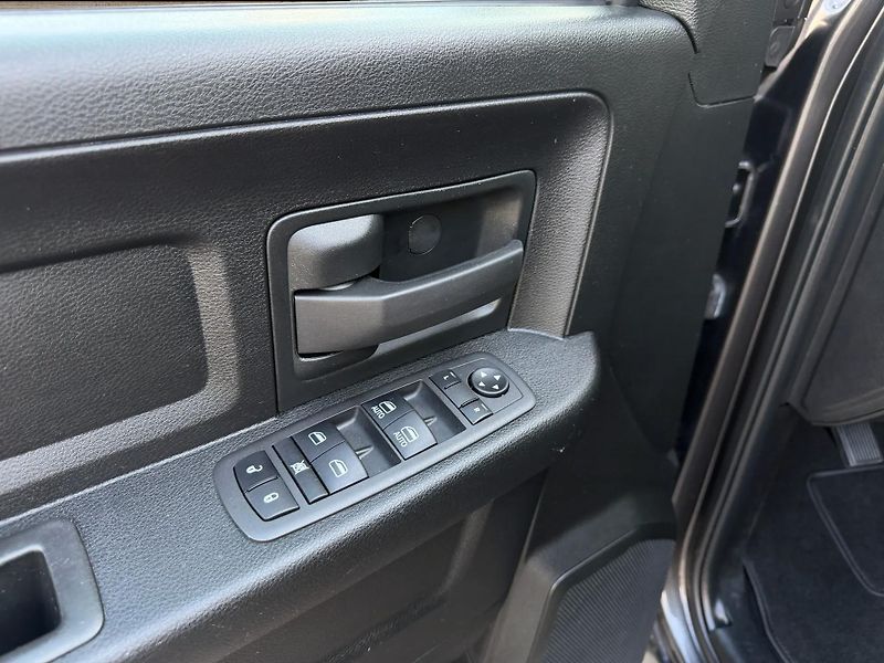 Dodge RAM (2022) +HEMI+CLASSIC+OFFROAD PAKET+ - fotka 15 z 19
