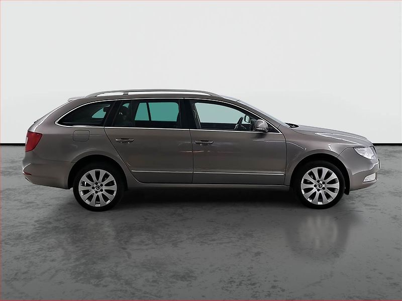 Škoda Superb (2011) Elegance 2.0 TDI, Navi, Xenony - fotka 6 z 16