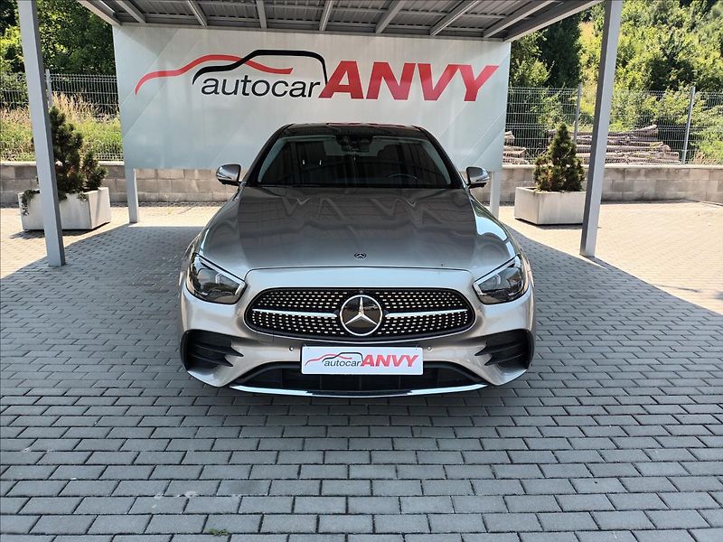 Mercedes-Benz Třídy E 2,0 220d,AMG,4MATIC,PANO,9G - fotka 2 z 33