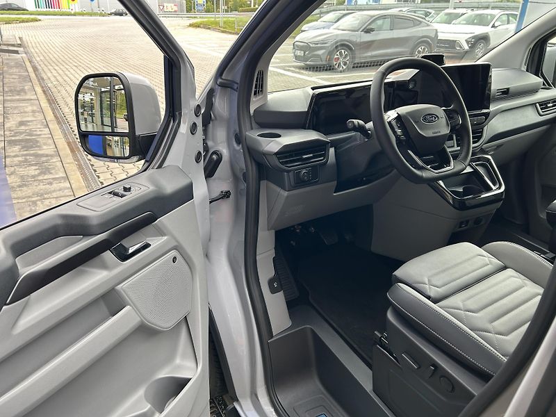 Ford Tourneo Custom Titanium X L2 2.0EcoBlue 125kW - fotka 19 z 37