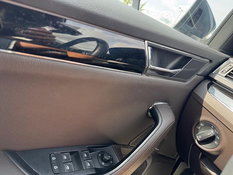 Škoda Superb (2021) L&K 1.5TSI 110kW DSG CZ DPH - fotka 11 z 11