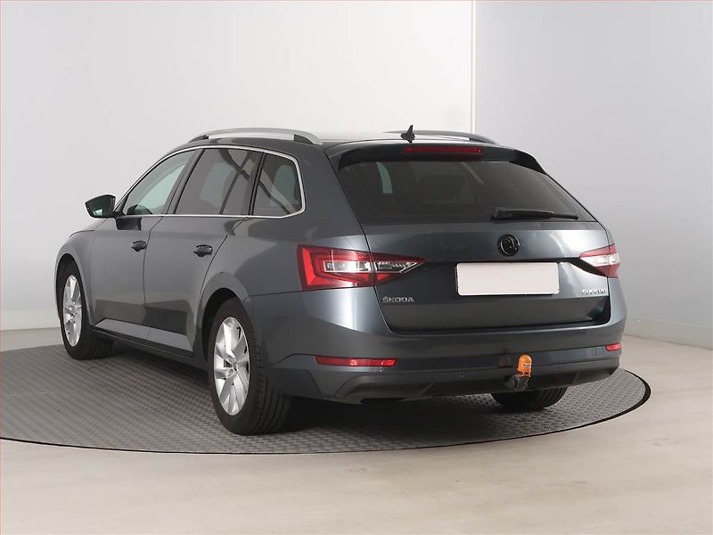 Škoda Superb (2016) 1.6 TDI, Navi, Bi-Xenony - fotka 4 z 20