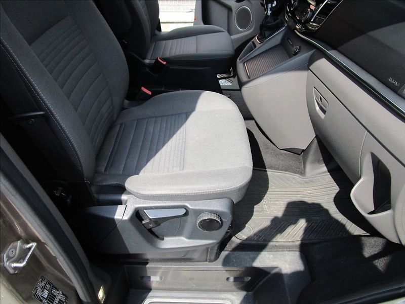 Ford Tourneo Custom 2.0TDCi L2 Titanium, 8 míst - fotka 20 z 57
