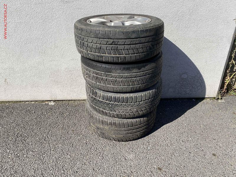 Volvo V70 (2005) 2.4 D, Momentum, xenon - fotka 17 z 17
