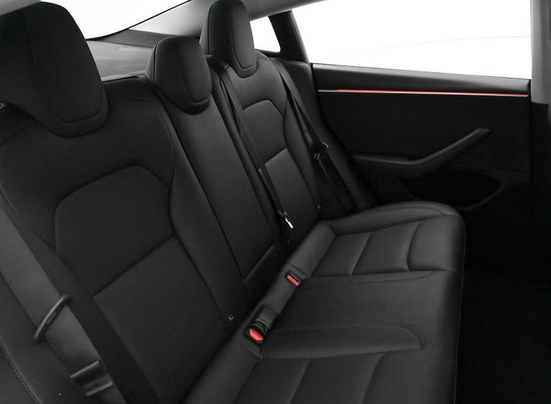 Tesla Model 3 LR AWD SoH 93% Autopilot Pano. - fotka 20 z 26
