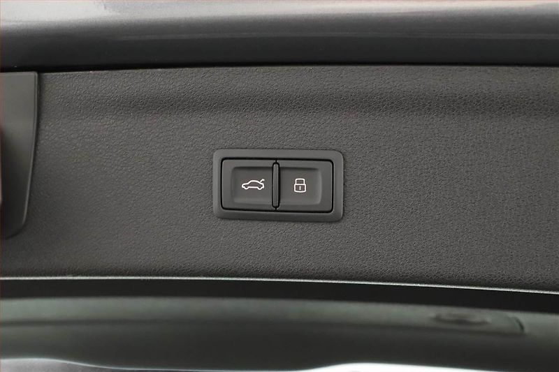 Audi Q3 (2015) 2.0 TDI, 4X4, Navi, Bi-Xenony - fotka 19 z 19