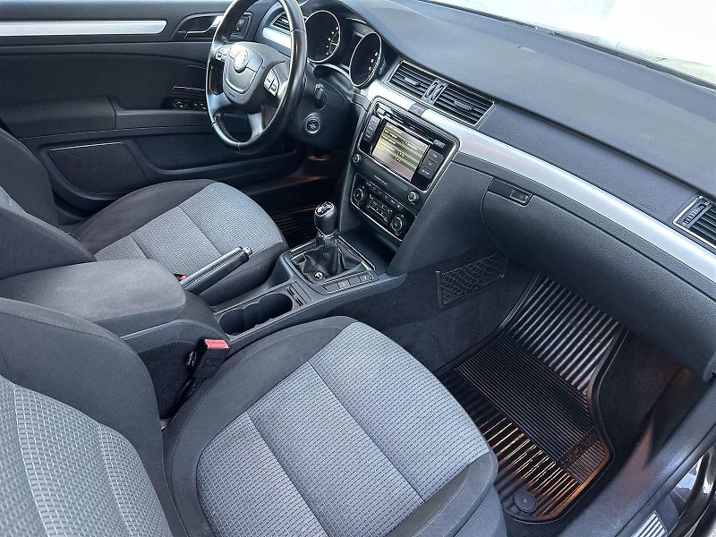 Škoda Superb (2013) Combi 2.0 TDI Ambition - fotka 10 z 33