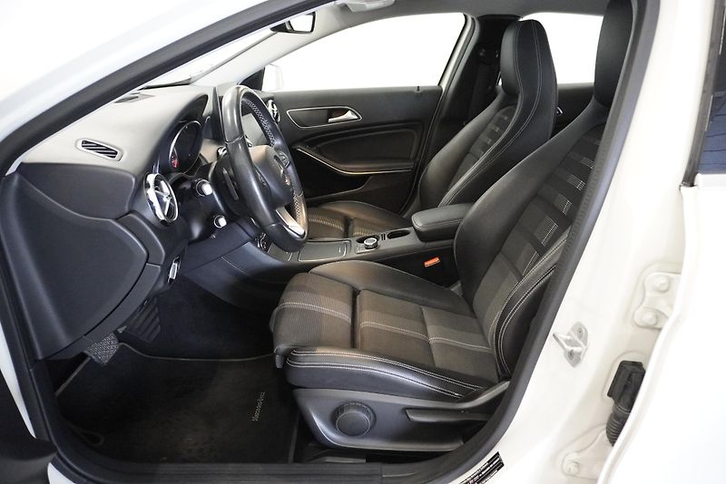 Mercedes-Benz GLA 200 2.2D 100 kW AUTOMAT - fotka 14 z 32