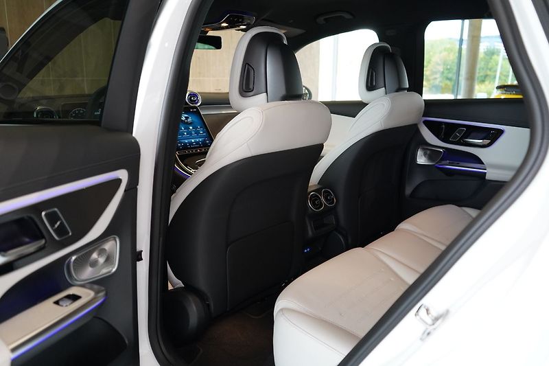 Mercedes-Benz GLC 220d 4M AMG, Nezávislé, Tažné - fotka 46 z 50