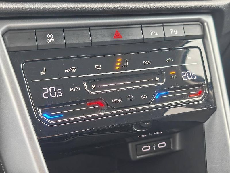 Volkswagen T-Roc Life 6G 1,0TSI - fotka 17 z 22