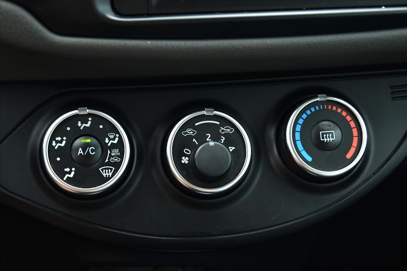 Toyota Yaris 1.5 VVT-i 82kW SERVIS.KNIHA ČR - fotka 22 z 23