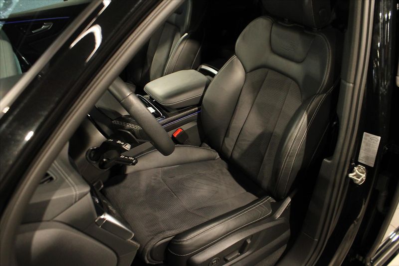 Audi SQ7 TFSi quattro Competition Plus - fotka 13 z 41