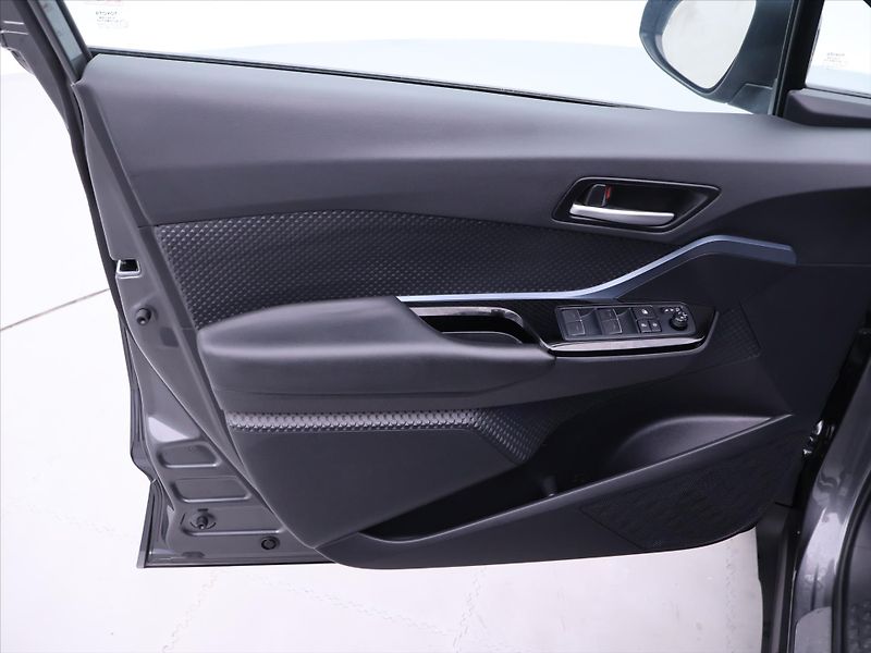 Toyota C-HR 2,0 E-CVT 112kW Executive - fotka 7 z 30