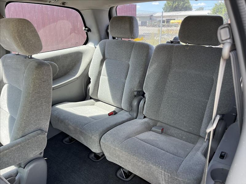 Kia Carnival 2,9 CRDi 6.MÍST STK 5/2028 - fotka 15 z 31