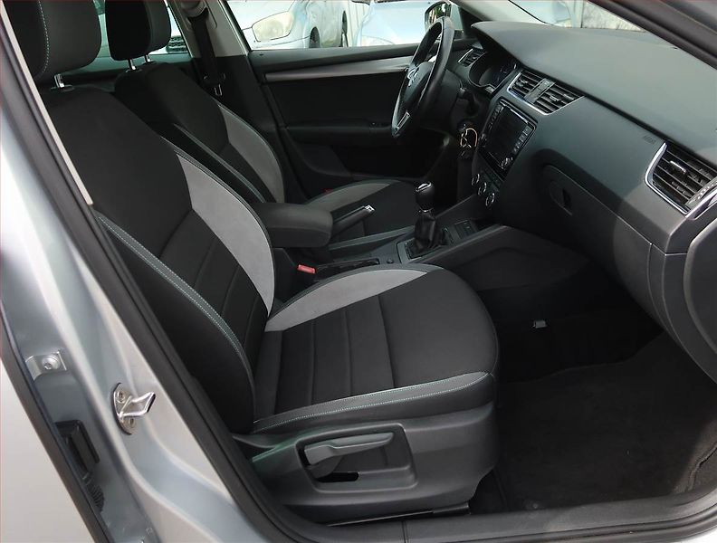 Škoda Octavia (2016) Ambition 1.6 TDI, Navi - fotka 9 z 22