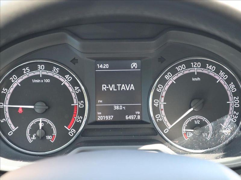 Škoda Octavia 2,0 TDi 110kW4x4 ParkPilot DPH - fotka 10 z 24