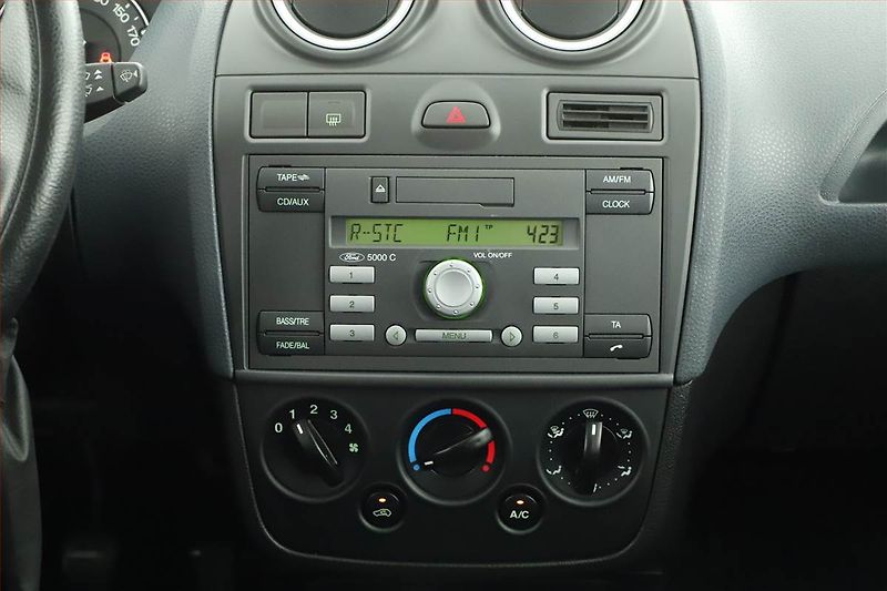 Ford Fiesta (2007) 1.3 i, pěkný stav - fotka 9 z 11