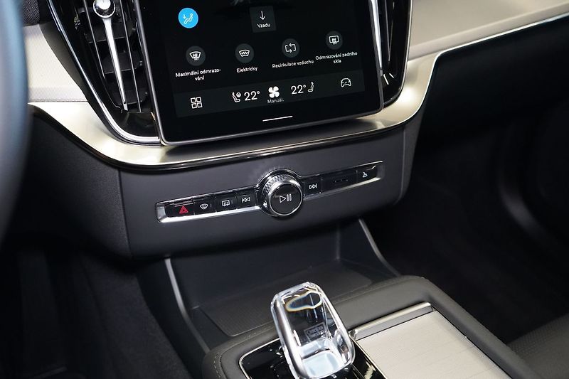 Volvo XC90 T8 PLUS Black Edition, Vzduch - fotka 38 z 50