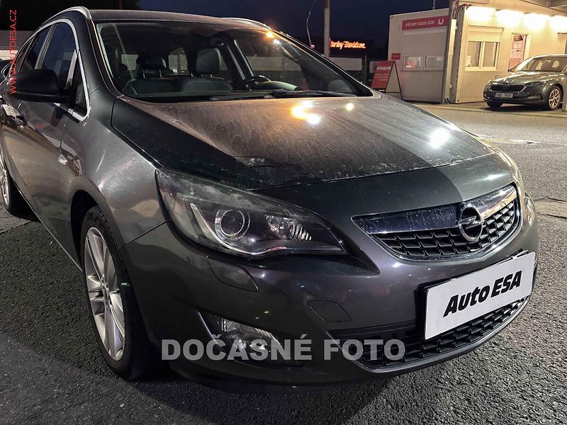 Opel Astra (2011) 1.4 T, ČR, navi, AC - fotka 1 z 3