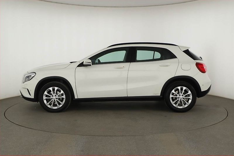 Mercedes-Benz GLA (2016) 200 CDI 4MATIC - fotka 3 z 17