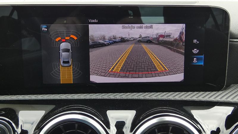 Mercedes-Benz Třídy A 180d - fotka 15 z 22