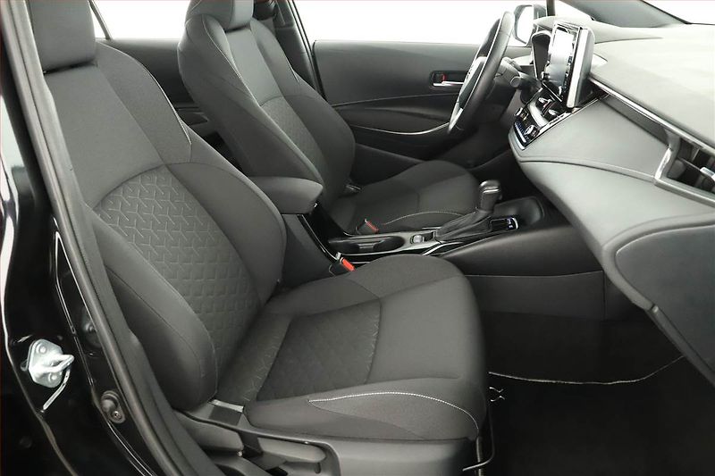 Toyota Corolla (2022) 1.8 Hybrid - fotka 15 z 17