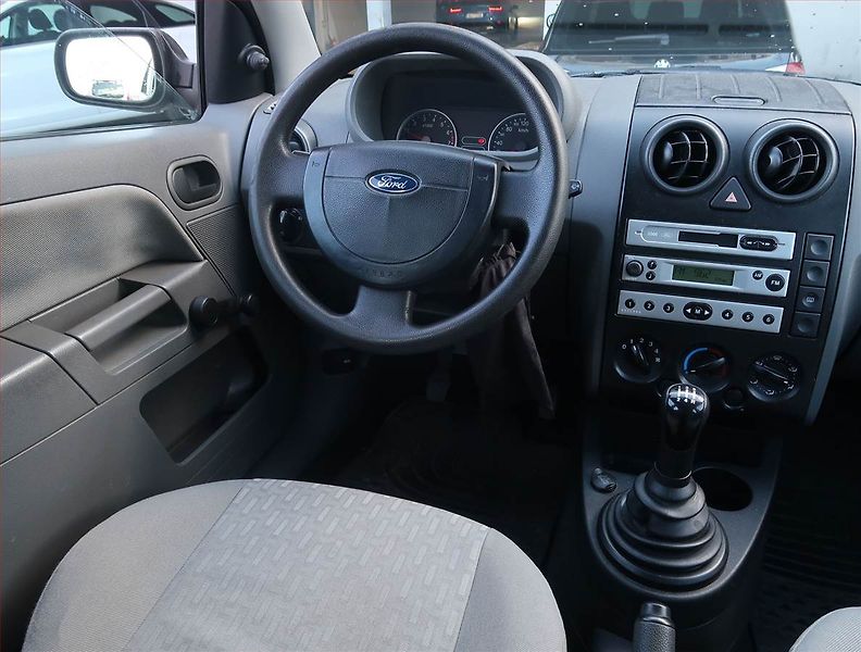 Ford Fusion (2004) 1.4, nová STK, slušný stav - fotka 7 z 13