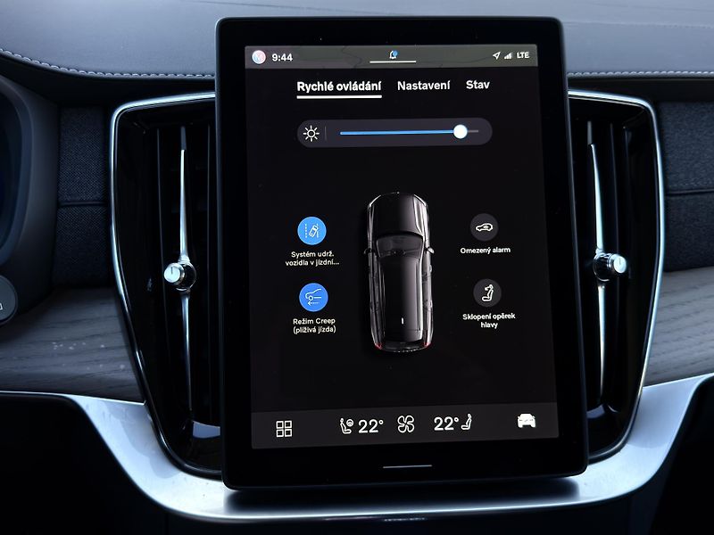 Volvo XC90 T8 AWD RECH. PLUS DARK+ kola - fotka 35 z 51