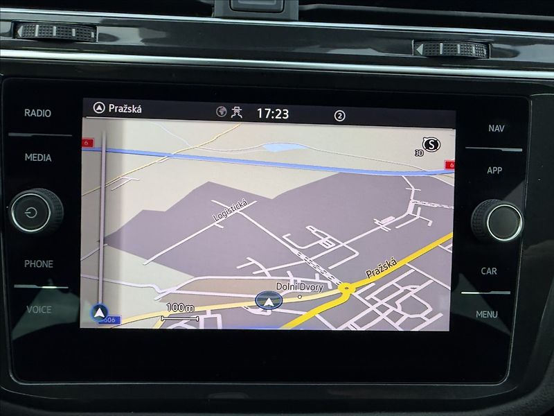 Volkswagen Tiguan 2.0 TDI Life ACC - fotka 12 z 23