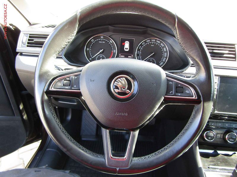 Škoda Superb (2016) 2.0 TDi, Style, DSG, TZ - fotka 18 z 20