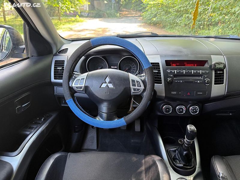 Mitsubishi Outlander (2010) 2.2 DI-D, 130kw 4x4 - fotka 15 z 19