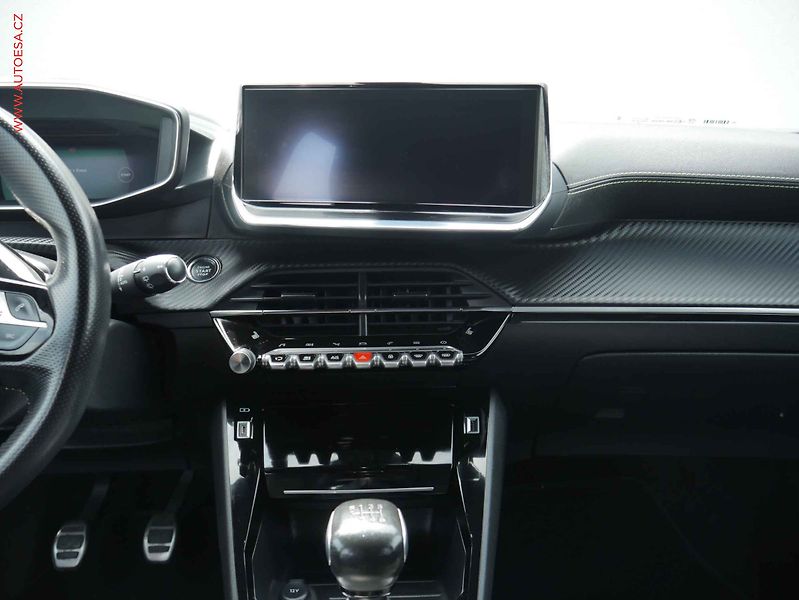 Peugeot 2008 (2021) 1.2 PT, ČR, GT Line - fotka 21 z 26