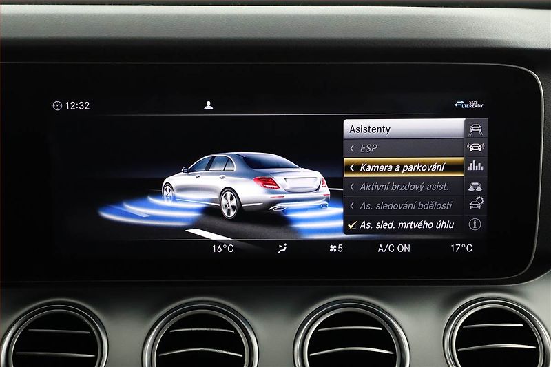 Mercedes-Benz Třídy E (2021) E 220 d - fotka 19 z 26