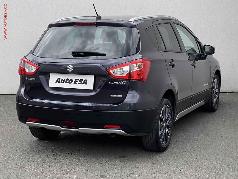 Suzuki SX4 (2015) 1.6i 4x4, AT, xenon, park - fotka 4 z 17