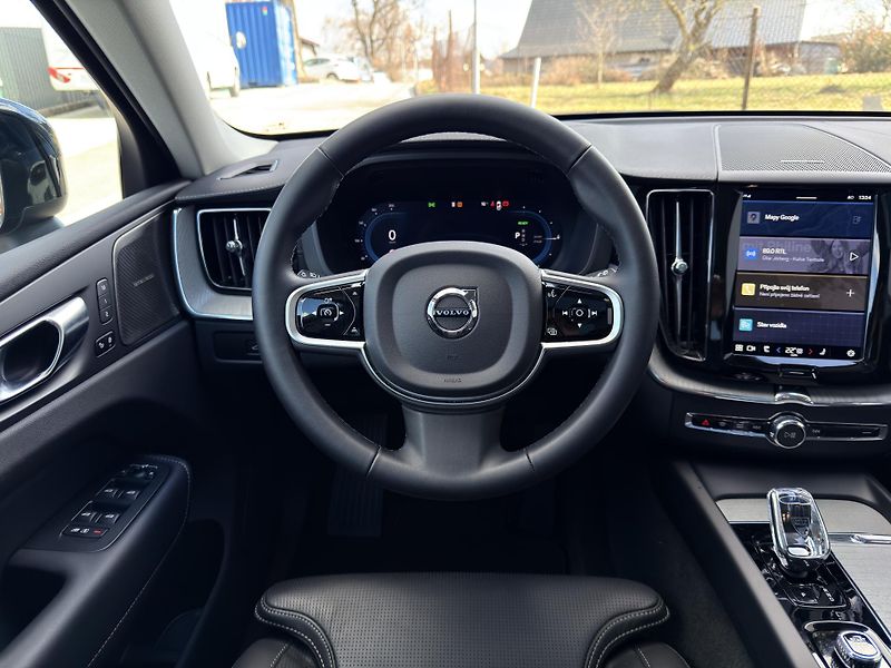 Volvo XC60 T8 AWD RECH.*ULTRA DARK + kola - fotka 22 z 51