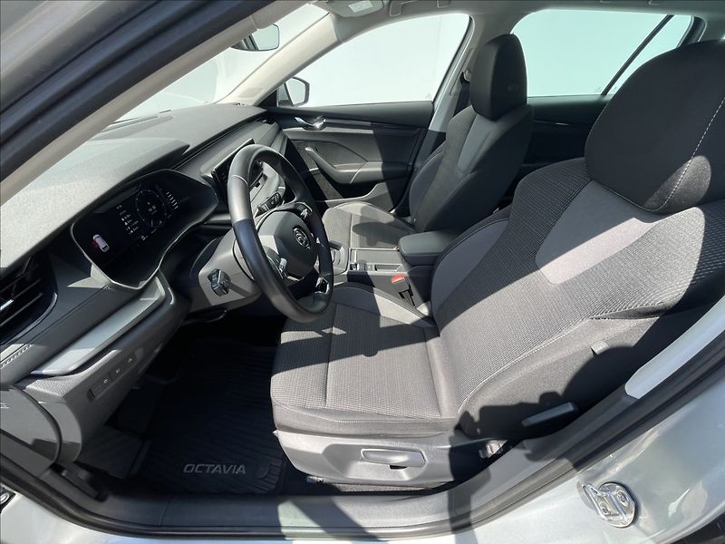 Škoda Octavia 2,0 TDI Combi Ambtion Plus LED - fotka 4 z 24