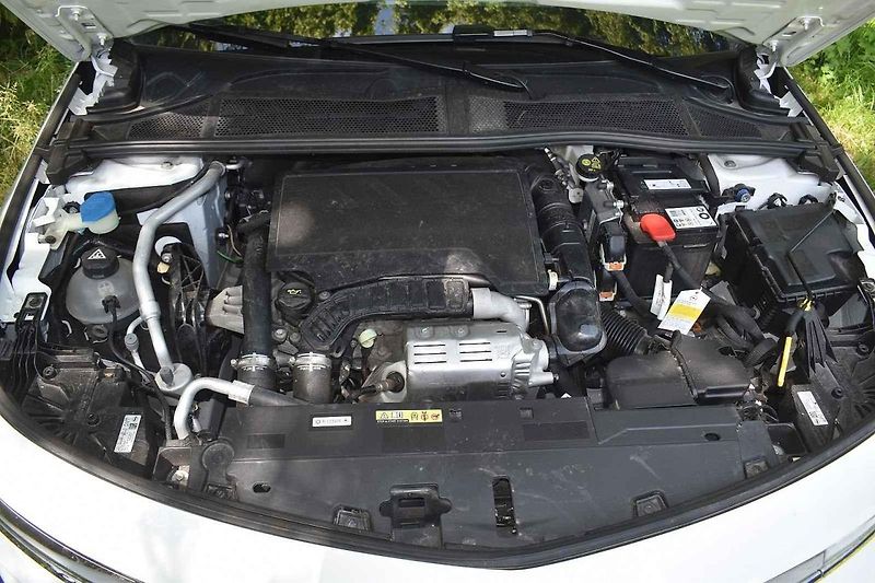 Nový Opel Astra je dobře využitelný v českém prostředí