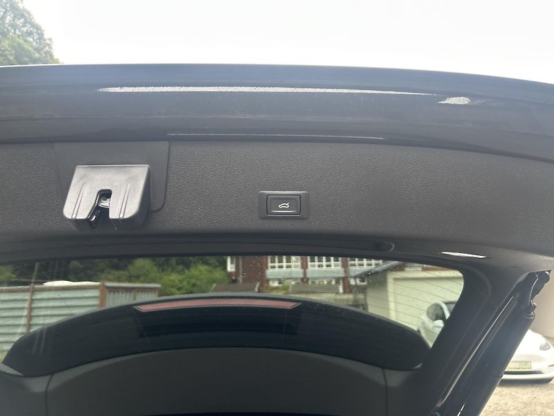 Audi e-tron 55 QUATTRO 300kw S LINE SOH96% - fotka 37 z 47